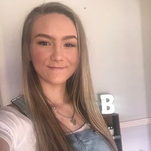 Meet your Posher, Caitlynn